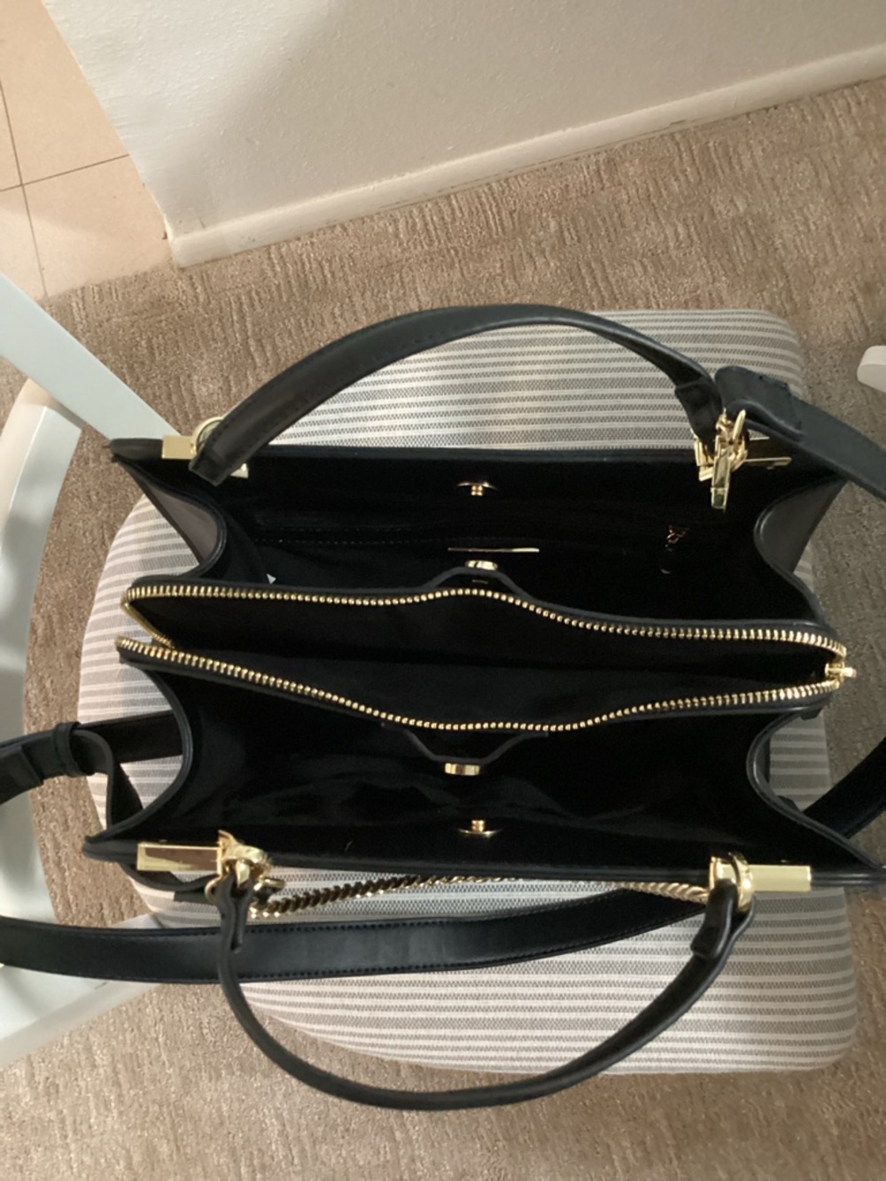 Steve Madden Black and Gold Chain Satchel - Picture 3 of 3